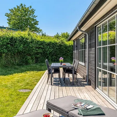 Vaeinoe - 200m From The Sea By Interhome Feriehus *